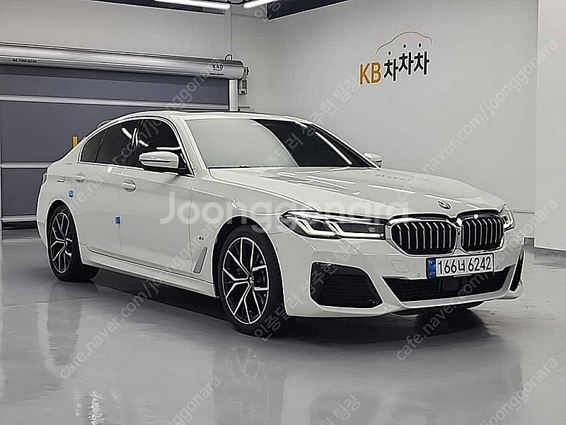 BMW 5시리즈 수입중고차시세 흰색 2022년식 16,...--5
