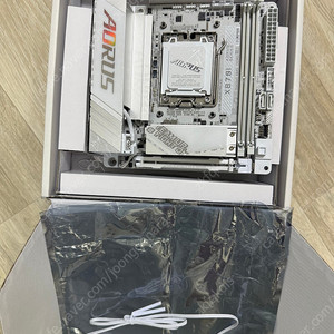 기가바이트 x870i 어로스 프로 ice 팝니다.