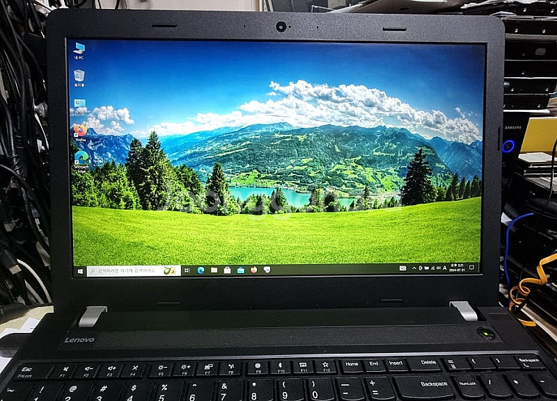Lenovo ThinkPad E570 15.6" Lap...--0