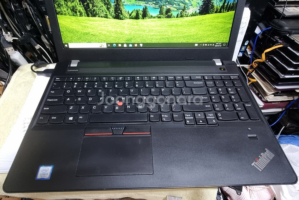 Lenovo ThinkPad E570 15.6" Lap...--1