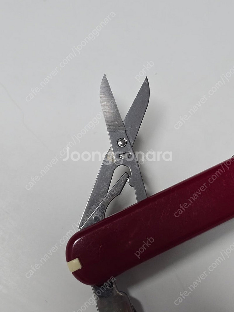 빅토리녹스 손톱깎이 멀티툴 날이 살짝 휨 사진확인 착불--5