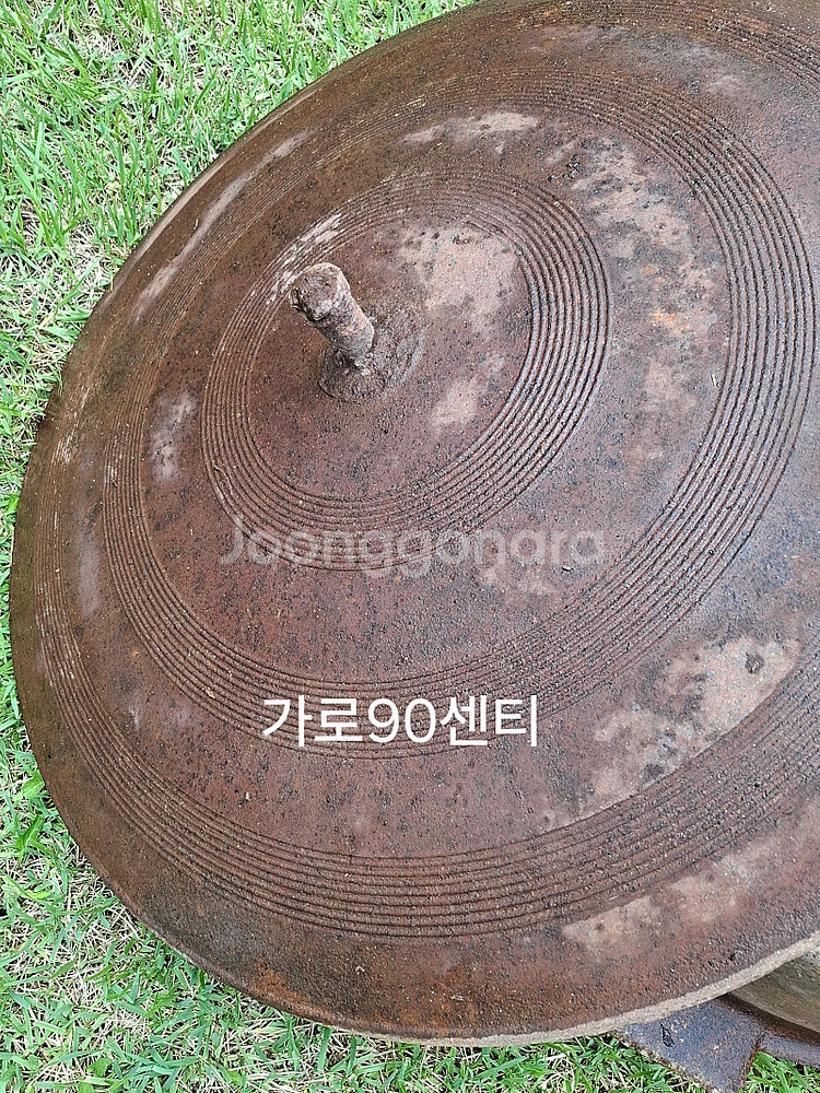 가마솥 뚜껑 팔아요. 2개. 90센티. 55센티--0