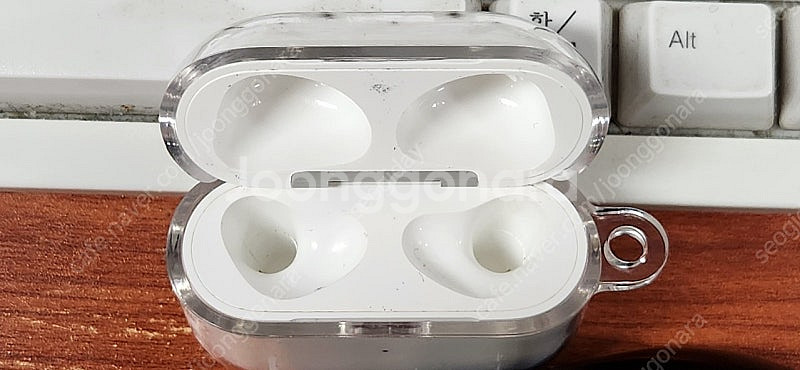애플 에어팟 3세대 무선충전 택포75000원에 팝니다--3