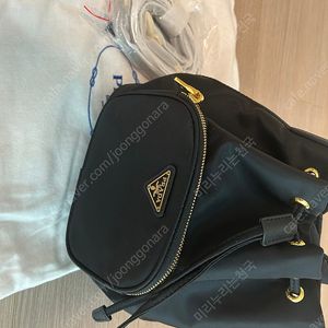 프라다 버킷백