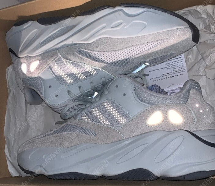 아디다스 이지부스트700 V1 솔트 285 이미지