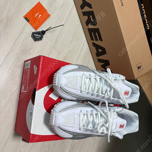 나이키 샥스 R4 화이트메탈릭 실버 240