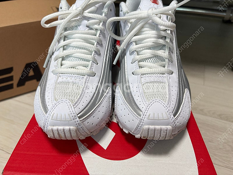 나이키 샥스 R4 화이트메탈릭 실버 240--1