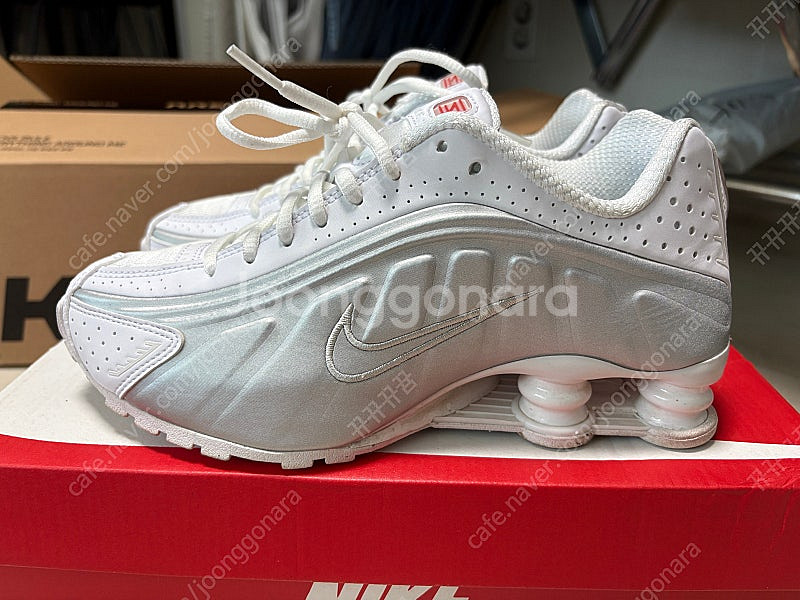 나이키 샥스 R4 화이트메탈릭 실버 240--3