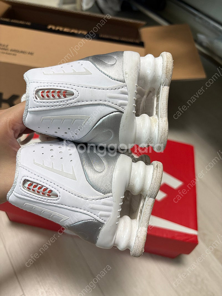 나이키 샥스 R4 화이트메탈릭 실버 240--4