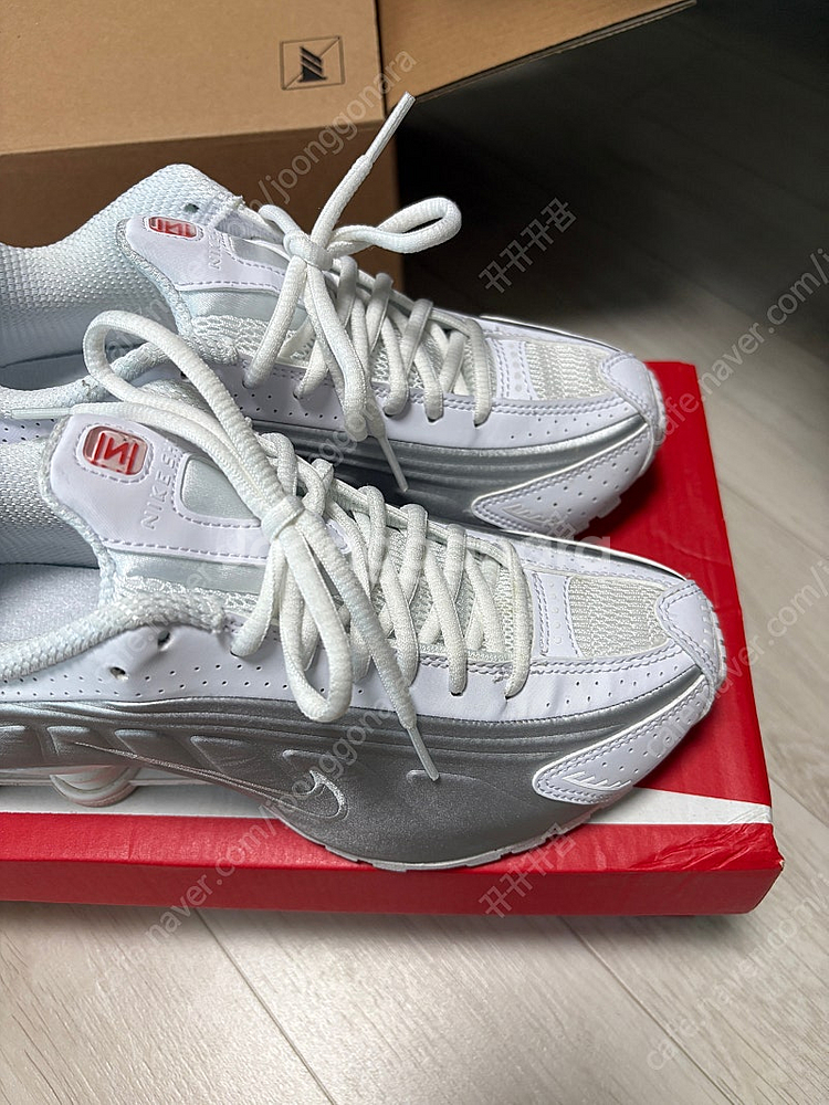 나이키 샥스 R4 화이트메탈릭 실버 240--7