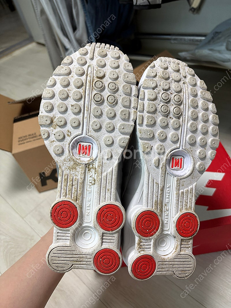 나이키 샥스 R4 화이트메탈릭 실버 240--8