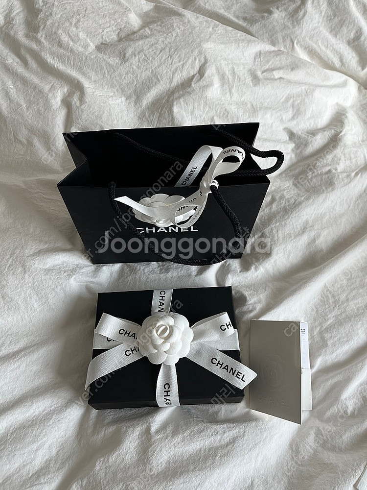 샤넬 백주년 팔찌 새상품 저렴하게 양도해요--3