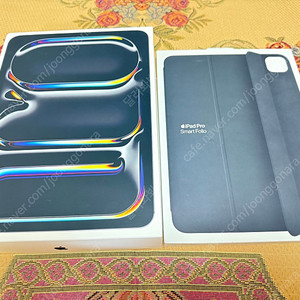 아이패드 프로 11 M4칩 스페이스 블랙 256GB wifi + 정품 스마트 폴리오 새제품급 팝니다.