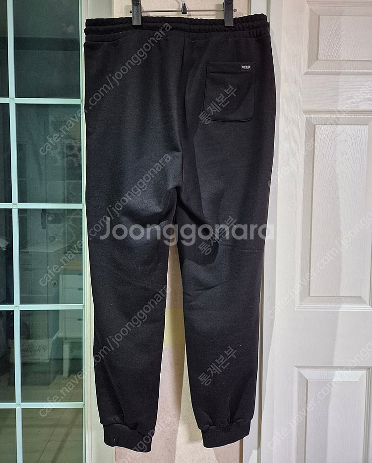게스 정품 트레이닝바지(새상품) 블랙--1