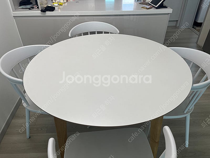 [가격인하]원형 테이블 식탁 팝니다(의자4개 포함)--0