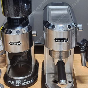 드롱기 커피머신 데디카 EC685+드롱기 데디카 그라인더 KG520M