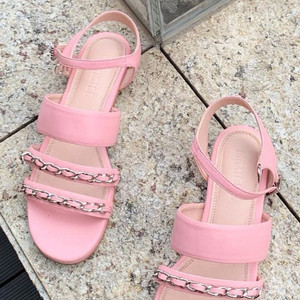 미미씨엘 제작 완판품절 체인 샌들 [핑크 245사이즈] mimiciel chain sandal 명품느낌 물씬 명품소가죽 샌들슈즈신발 판매해요(새것/핑크/245사이즈/소가죽/풀박스/
