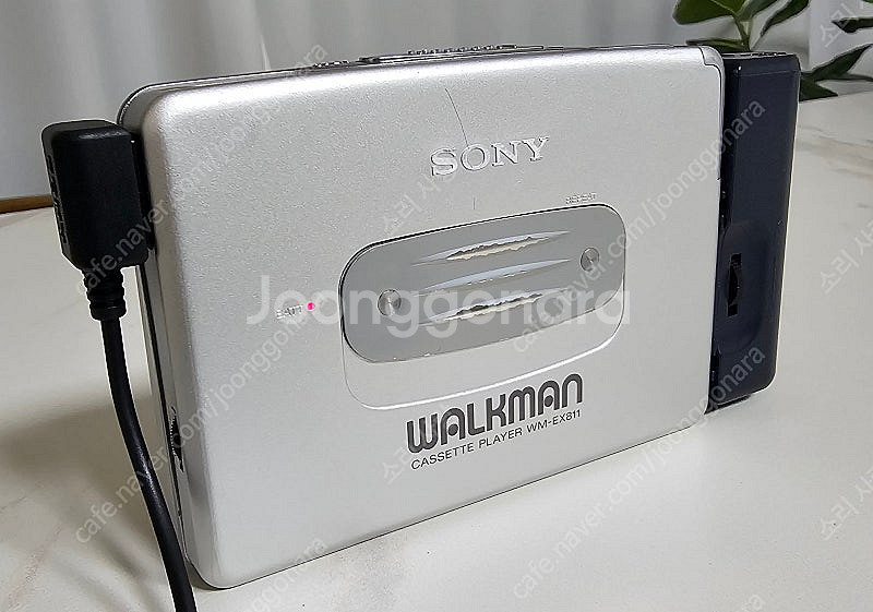 SONY CASSETTE WALKMAN WM-EX811--1