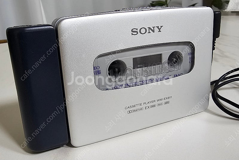 SONY CASSETTE WALKMAN WM-EX811--2