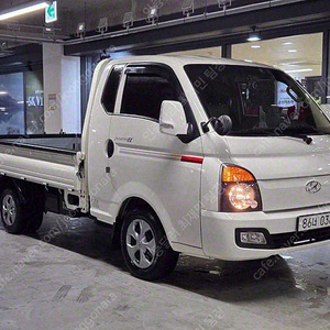 중고트럭 매매 중고화물차매매 흰색 2019년식 13,187km 1.0톤/슈퍼캡/초장축/(CRDi) 모던 법인차 구매가능