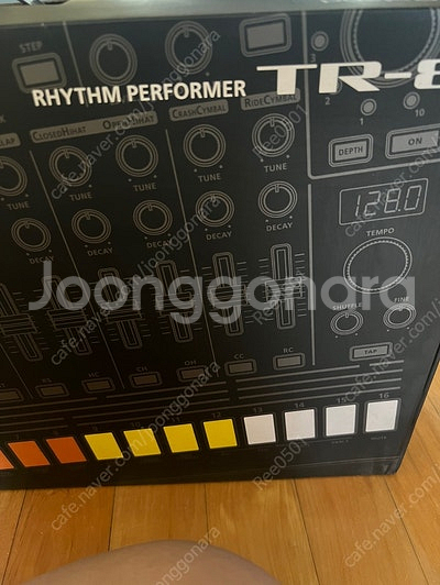 롤랜드 드럼머신 TR-8 판매--0
