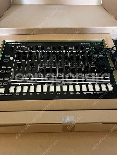 롤랜드 드럼머신 TR-8 판매--2