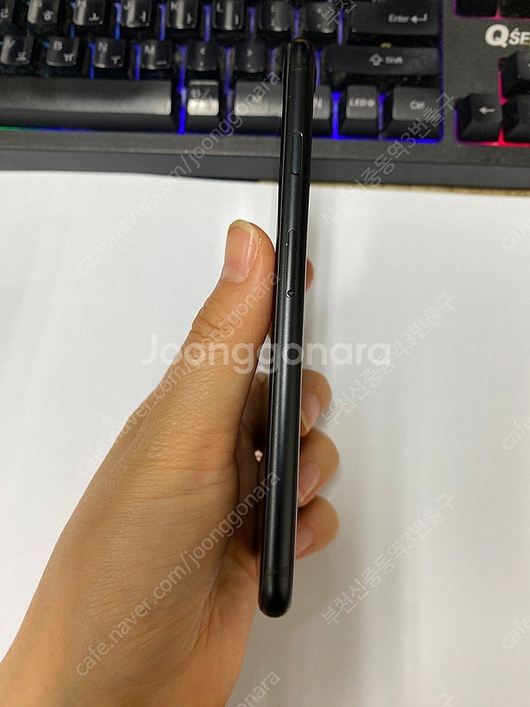 500972 아이폰SE2 블랙 A급 128GB 무잔상 ...--5