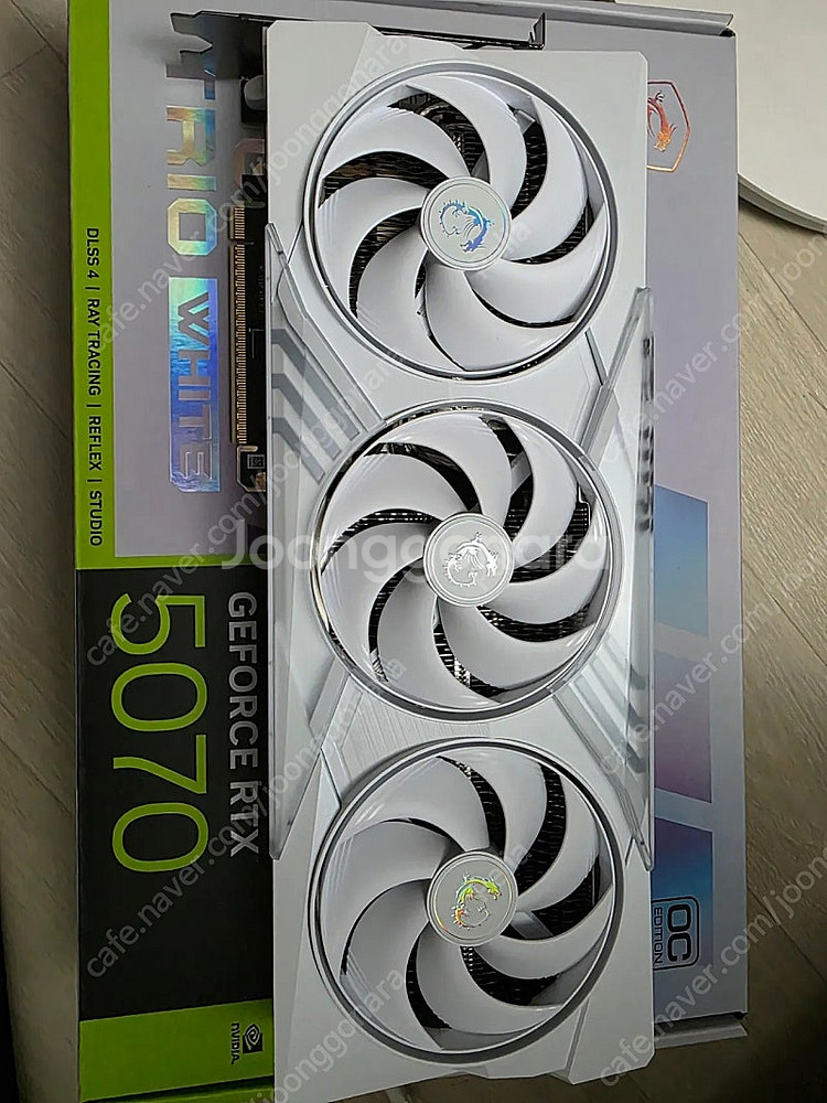 MSI RTX 5070 게이밍 트리오 화이트 그래픽카드--0