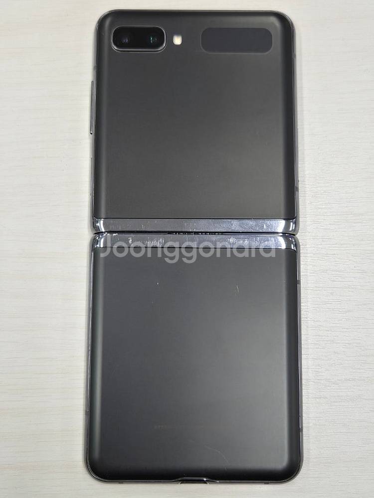 갤럭시 Z플립 5G 블랙색상 256용량 상태좋은 꿀매물...--0