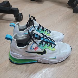 나이키 에어맥스 리액트 270