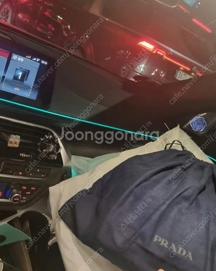 프라다 가방 판매합니다 950,000원--3