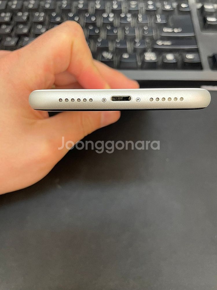 아이폰XR 화이트 64GB 상태좋은 중고19만 팝니다.--5