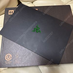 레이저 블레이드 15인치 4070 미개봉급 박스풀+dbrand 풀커버 스킨착용