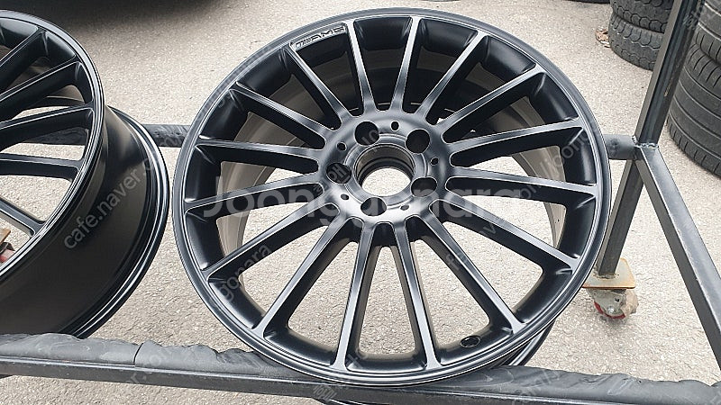 [판매] 벤츠 C63 AMG 퍼포먼스 정품 19인치휠--3