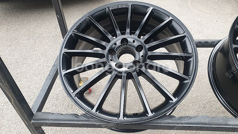 [판매] 벤츠 C63 AMG 퍼포먼스 정품 19인치휠--4
