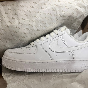 나이키 에어포스1 '07 여성 235 새상품