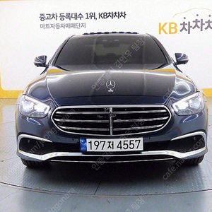 파란색 벤츠 E클래스 중고 W213 E350 4MATIC 익스클루시브 수입중고자동차 21,477 km