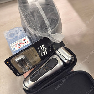 브라운 전기면도기 시리즈9 PRO Plus + 추가 날망 함께 팝니다.