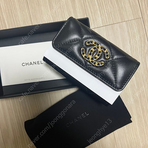 [최종가] Chanel 샤넬19 플랩 카드 홀더 똑딱이 블랙 금장 새상품 인보이스 포함