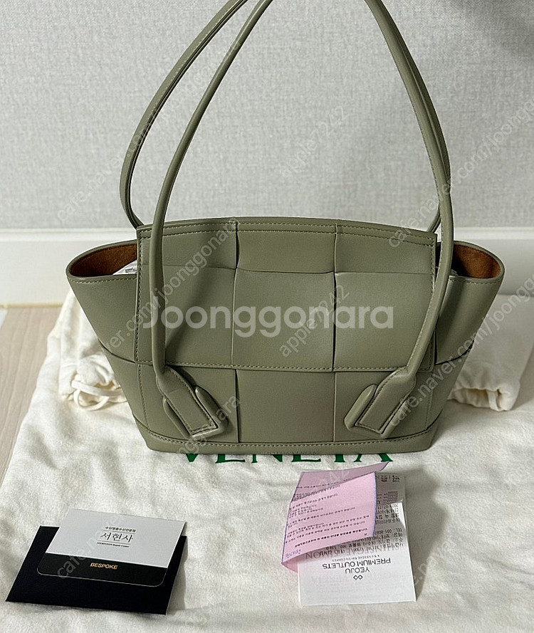 보테가베네타 아르코 스몰 트래버틴 컬러 판매합니다.--0