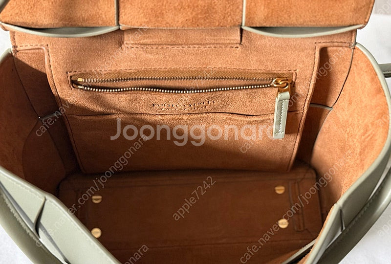 보테가베네타 아르코 스몰 트래버틴 컬러 판매합니다.--5