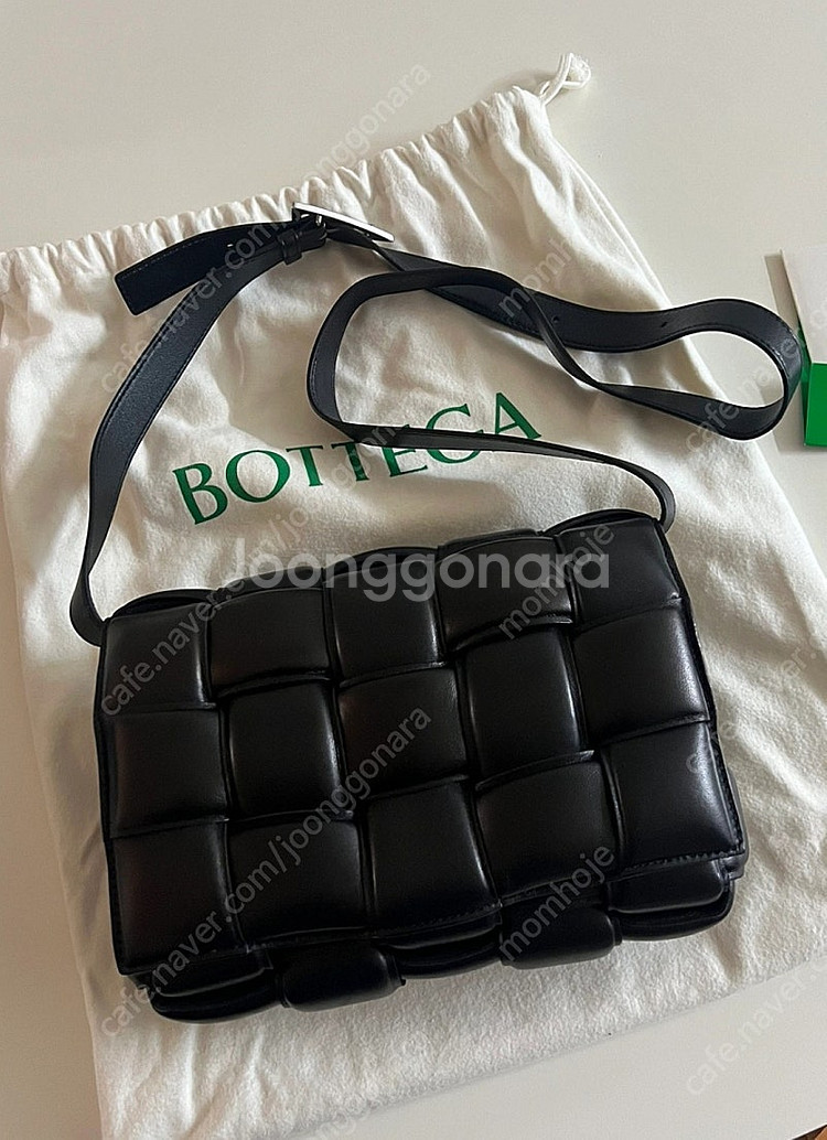 보테가베네타 블랙 은장 패디드카세트 클래식사이즈--0