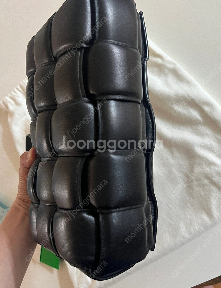 보테가베네타 블랙 은장 패디드카세트 클래식사이즈--3
