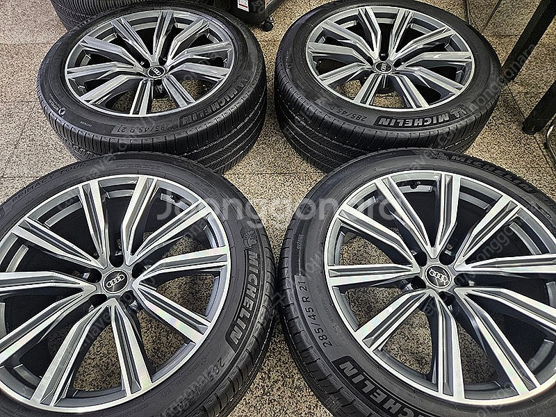 [판매] 아우디 Q8 55TDI 정품 21인치 휠타이어...--1