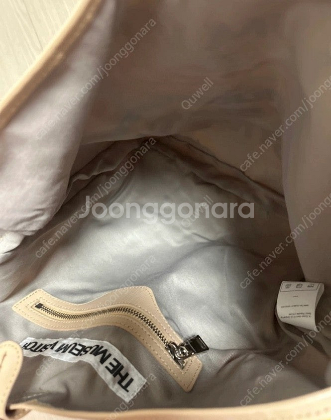 더뮤지엄비지터 가방 크로스백--1