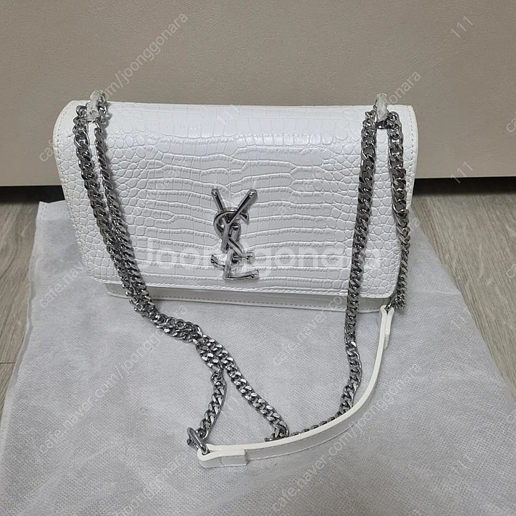 (할인) 새상품 입생로랑 은장 체인숄더백--1