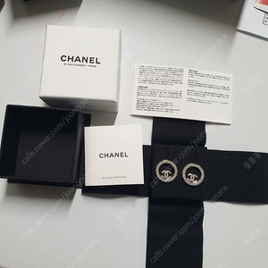 [정품,새상품급] 샤넬 로고 크리스탈 CC 써클 귀걸이 이어링 A96562 60만원 팝니다!