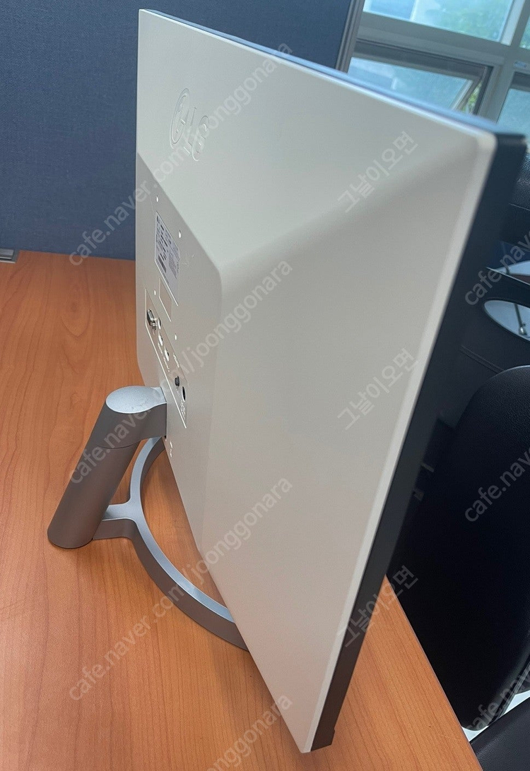 [가격인하/액정파손/부품용] LG 모니터 판매합니다 (24mk600m) / (부품용 / 모델 : 24MK600MW)--3