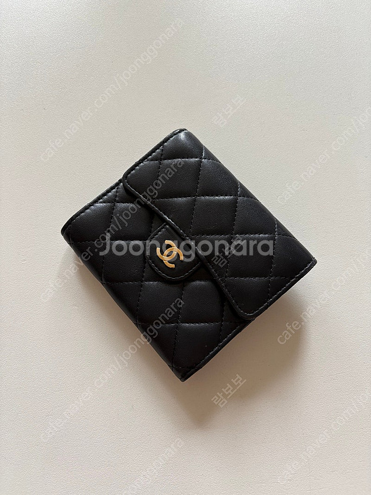 (거의 새것)샤넬 클래식 스몰 플랩 지갑(양가죽)--0