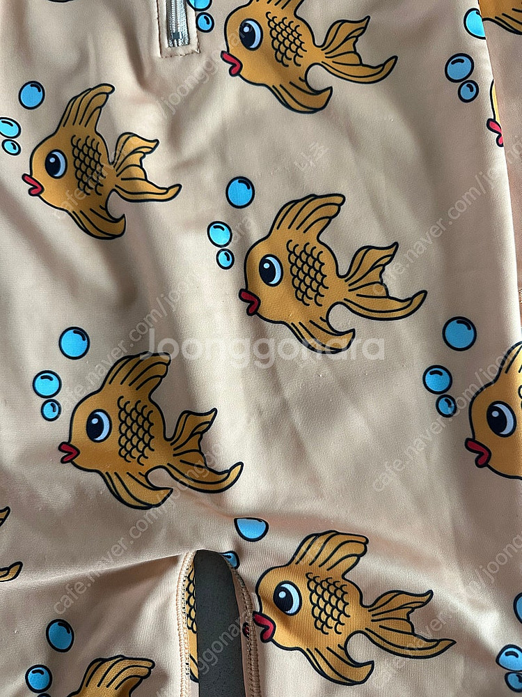 휴고러브스티키 래쉬가드 4t 45000원--3